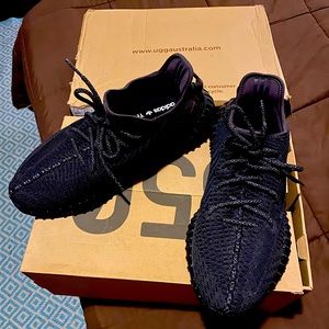 Yeezy Black Sneakers 10,5